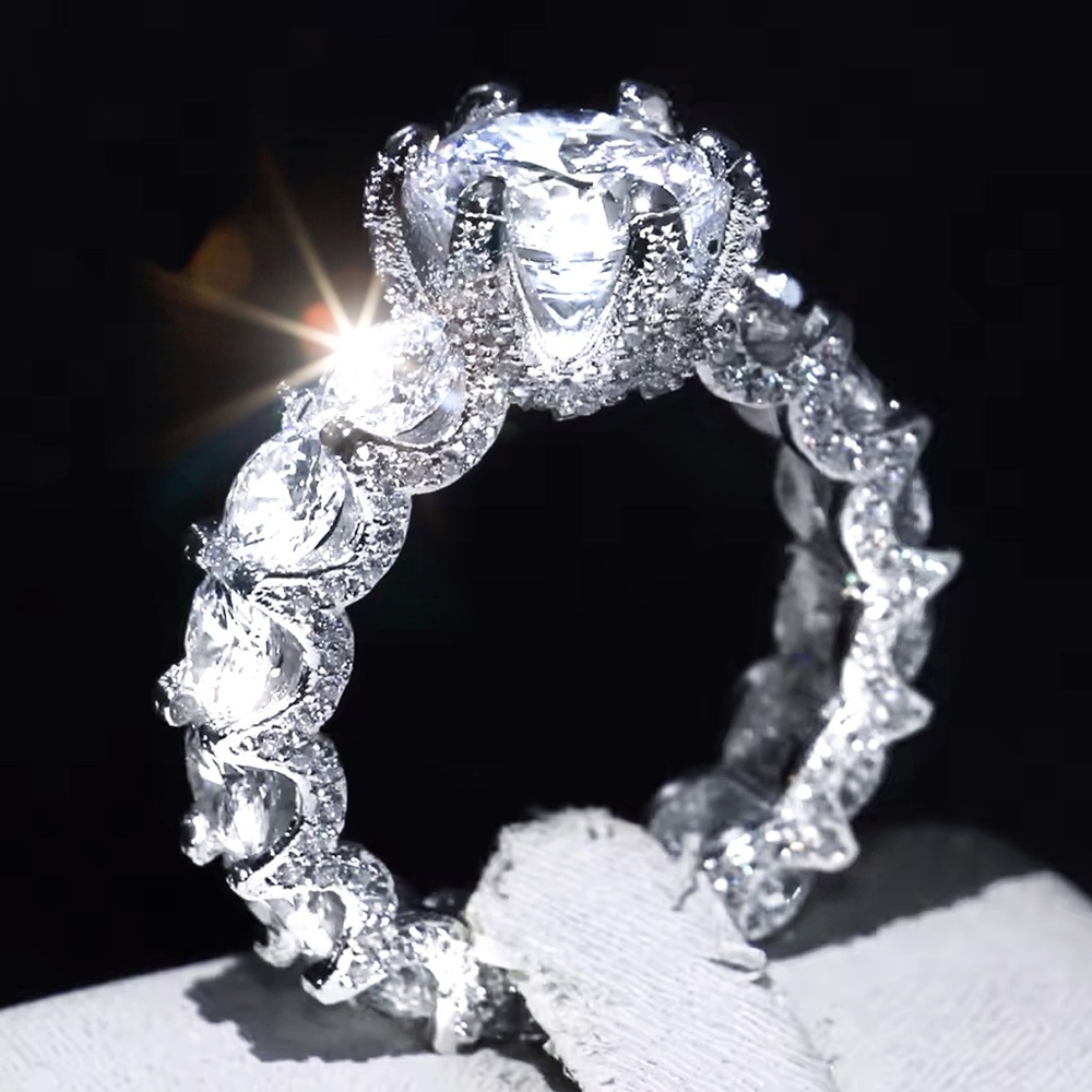 Dragon Claw 925 Round Cut Ring